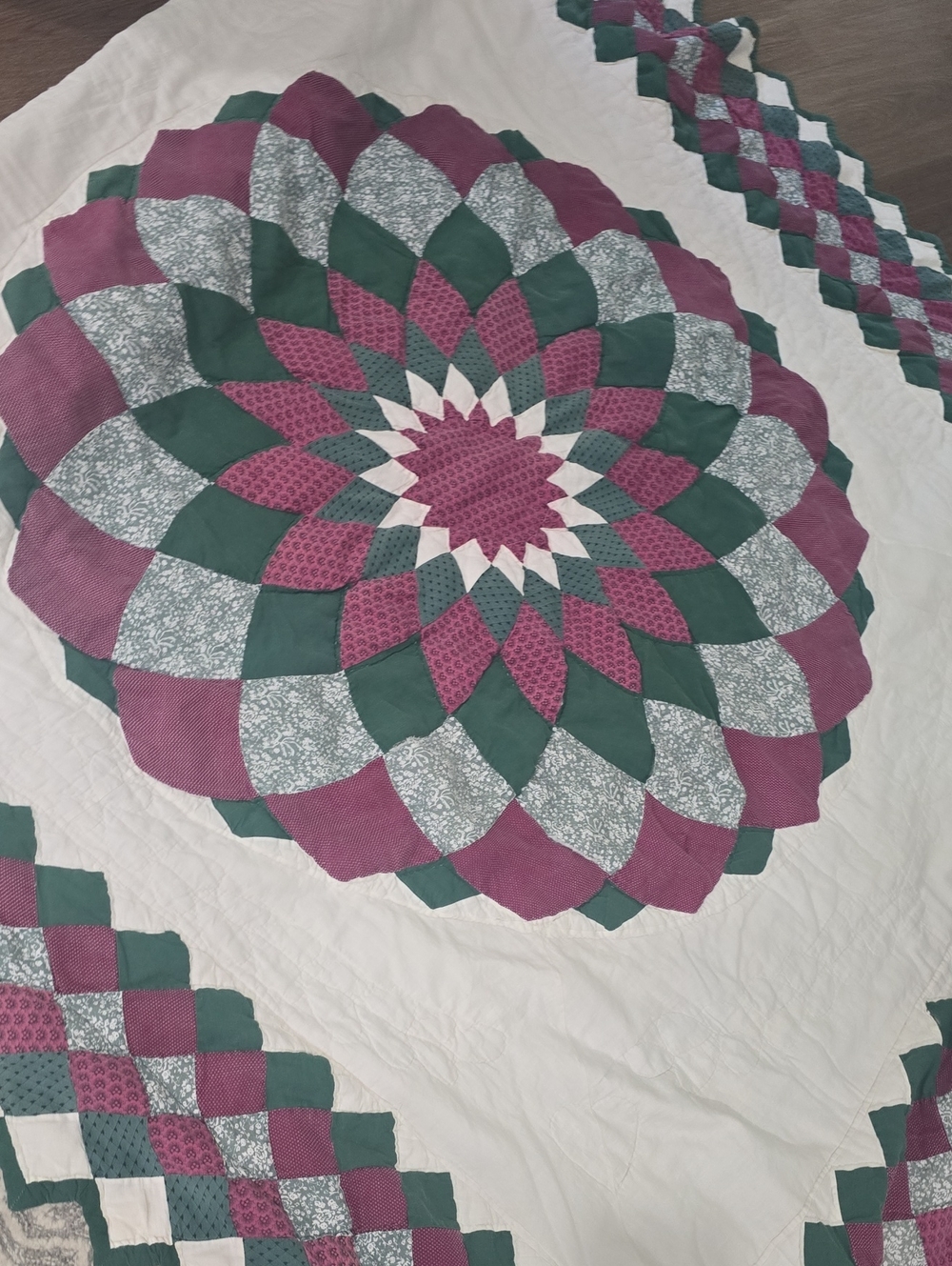 Plum & Green Floral Medallion‎ Quilt - Classic Patchwork Design 81"